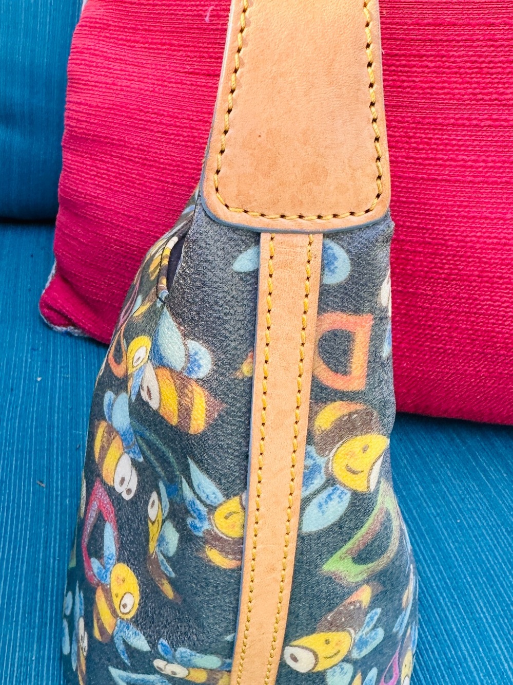 Rare Dooney & Bourke Bee Monogram Bucket Bag - Multicolor - Picture 4 of 8